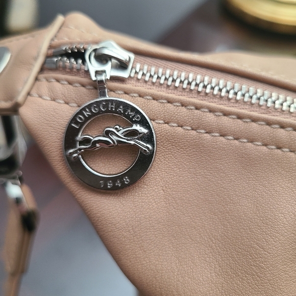 LONGCHAMP Highly Coveted Light Tan Le Pliage Bag - Picture 3 of 15